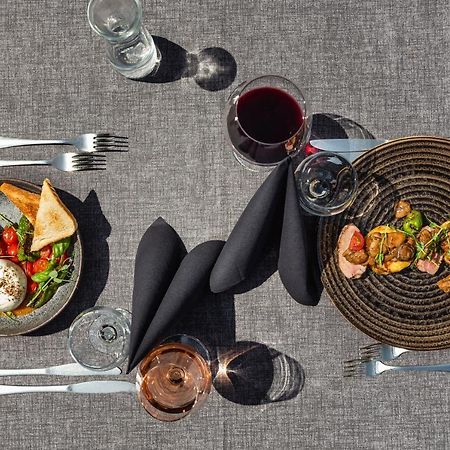 Mediterraneo Luxury Room إسترغوم المظهر الخارجي الصورة