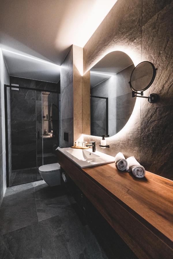 Mediterraneo Luxury Room إسترغوم المظهر الخارجي الصورة