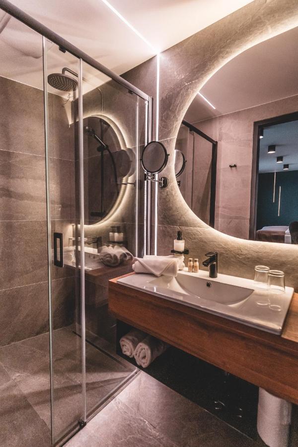 Mediterraneo Luxury Room إسترغوم المظهر الخارجي الصورة