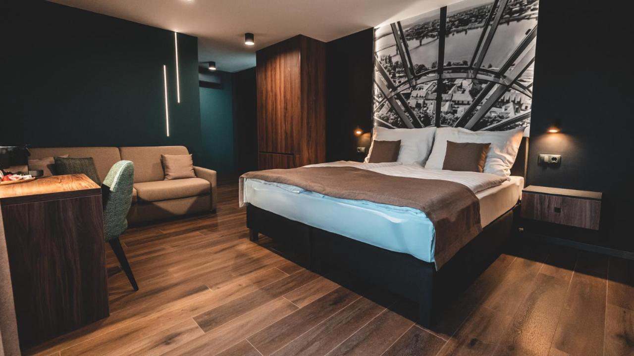 Mediterraneo Luxury Room إسترغوم المظهر الخارجي الصورة