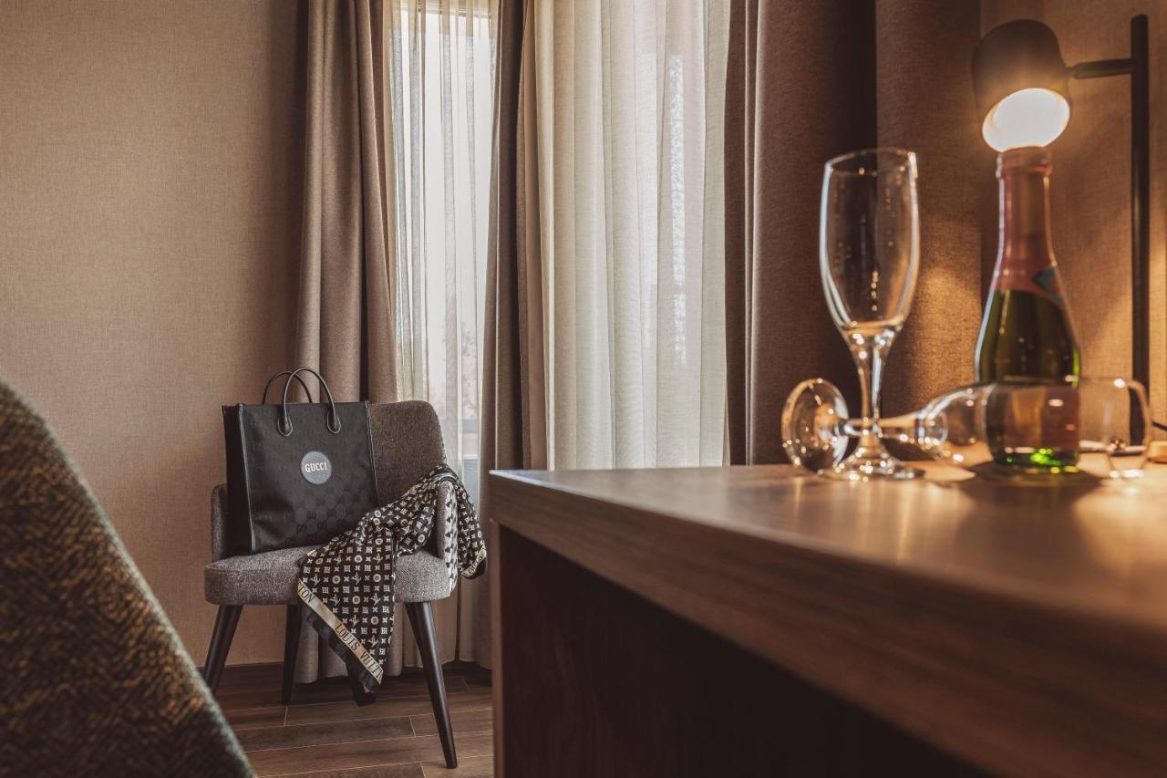 Mediterraneo Luxury Room إسترغوم المظهر الخارجي الصورة