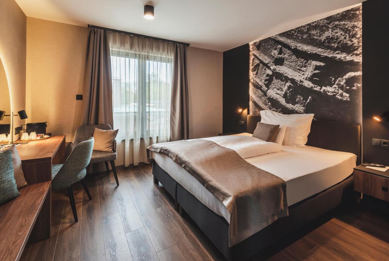 Mediterraneo Luxury Room إسترغوم المظهر الخارجي الصورة