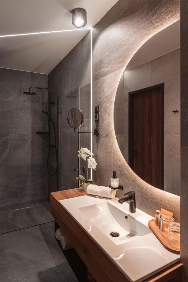 Mediterraneo Luxury Room إسترغوم المظهر الخارجي الصورة