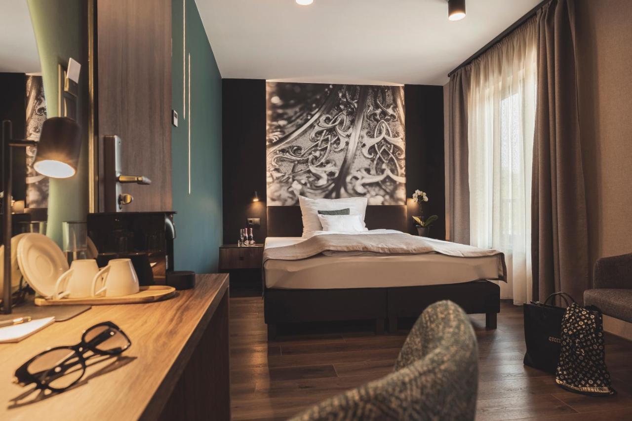 Mediterraneo Luxury Room إسترغوم المظهر الخارجي الصورة