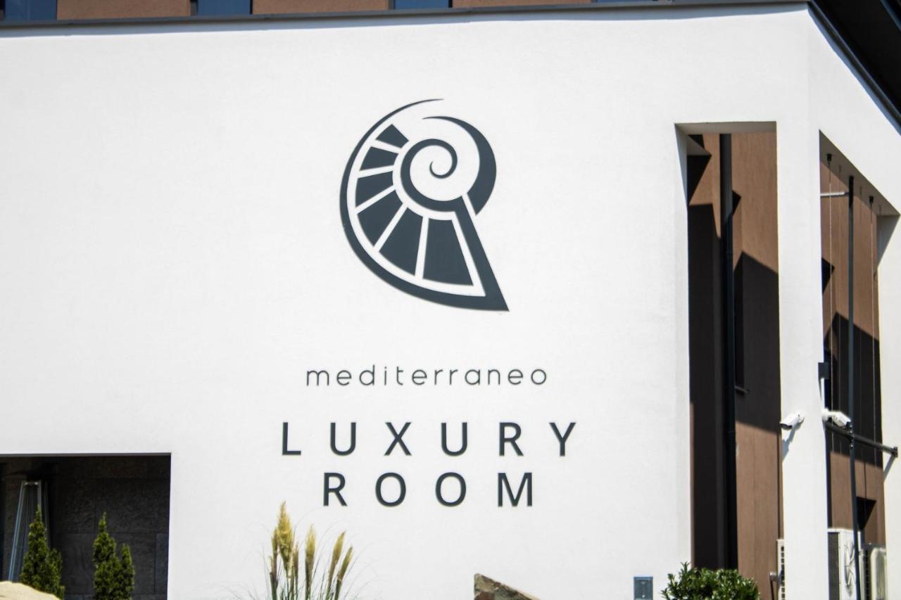 Mediterraneo Luxury Room إسترغوم المظهر الخارجي الصورة